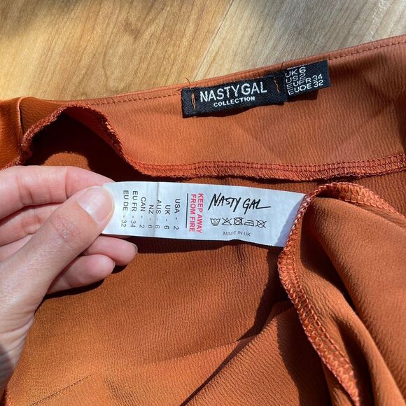 Nasty Gal Rust Orange Satin Shirt Dress Boho Glam Minimalist Whimsygoth Size 2‎ - Picture 7 of 8